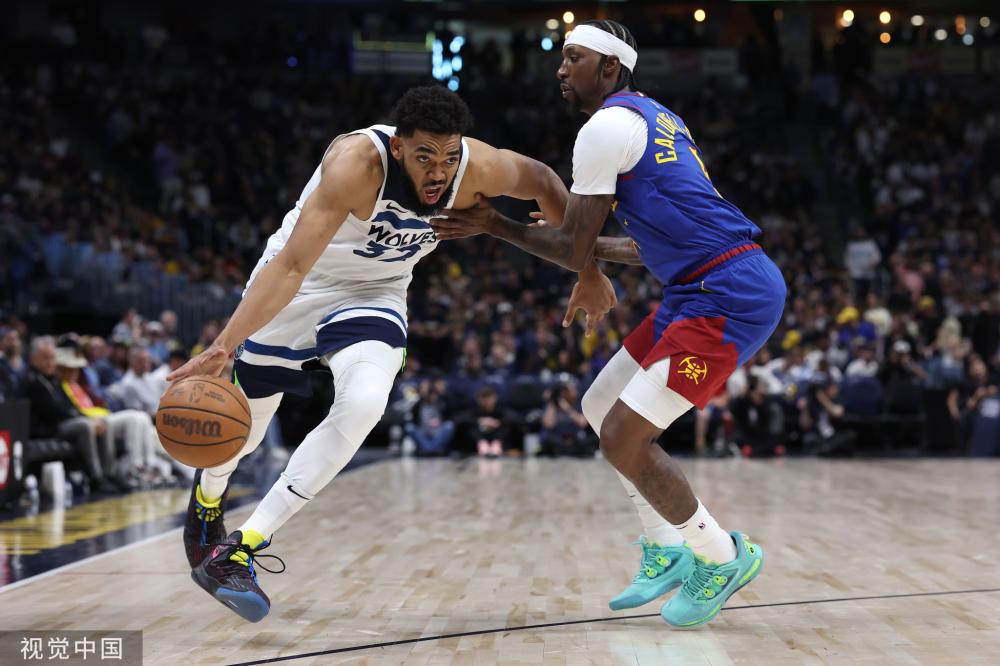 穿蓝红战袍 穿蓝红战袍